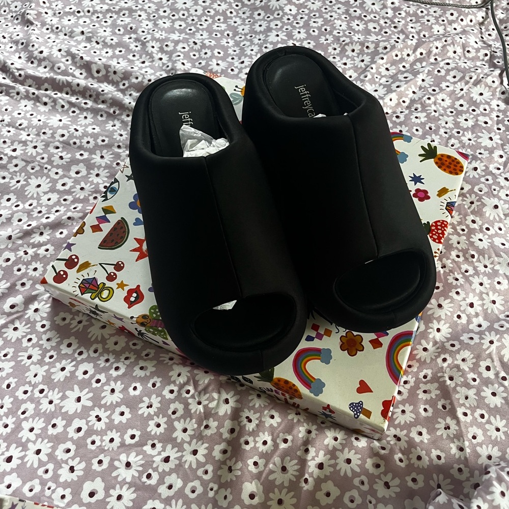 Jeffrey Campbell Black Women's cruiser sandal size 7